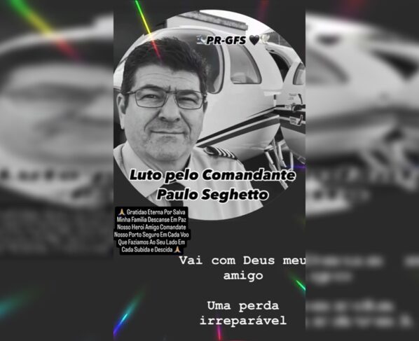 Foto preto e branca de mensagem de piloto - Metrópoles