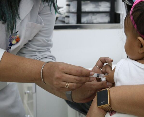 Vacinação de crianças é um tema controverso