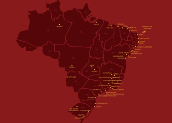 Foto colorida de mapa do Brasil com cidades contempladas pelo PAC HC em destaque - Metrópoles