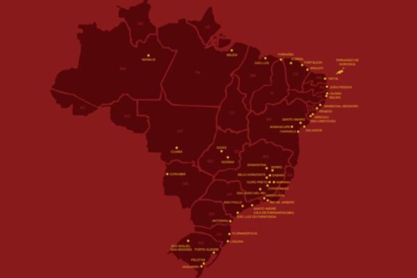 Foto colorida de mapa do Brasil com cidades contempladas pelo PAC HC em destaque - Metrópoles