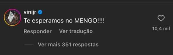 Foto colorida de Vini Jr. apoiando Jorginho no Flamengo - Metrópoles
