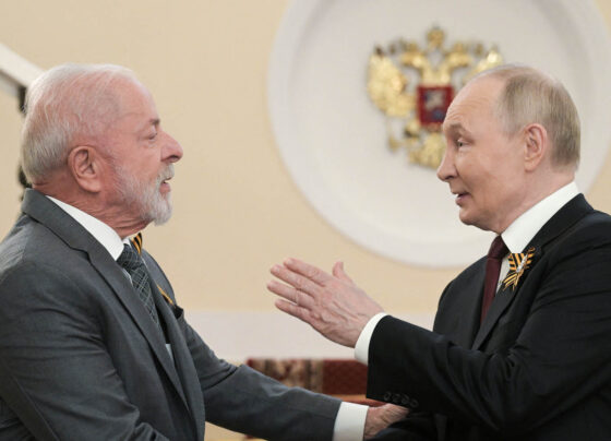 Senadores criticam viagem de Lula à Rússia para encontro com ditadores
