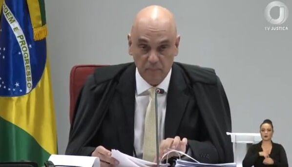 O ministro Alexandre de Moraes que, em tom de brincadeira, foi convidado por Bolsonaro para ser vice na candidatura à Presidência da República, em 2026: 'piada de efeito', diz jurista