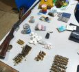 AÇÃO DA POLÍCIA MILITAR RESULTA EM APREENSÃO DE DROGAS, ARMA